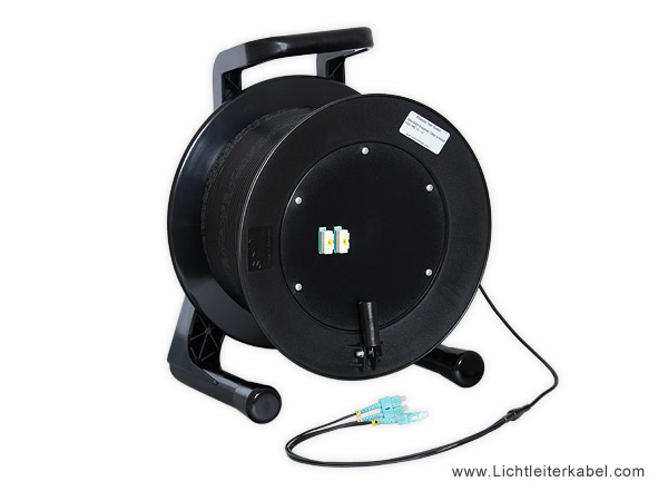 LWL Kabel auf Schill Kabeltrommel GT380 mit eingebauten SC Kupplungen im Trommelkern und abgetrommelter Kabelpeitsche