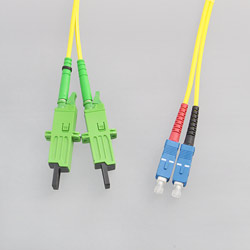 LWL Adapterkabel SC/E2000-APC Singlemode mit Stecker und Buchse