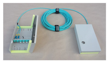 Mini-Breakoutbox mit zwei LC Duplex Kupplungen OM3